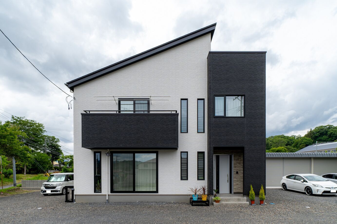 石井工務店 吹き抜けのあるリビング階段が魅力のモデルハウスのような住まいの建築実例画像1