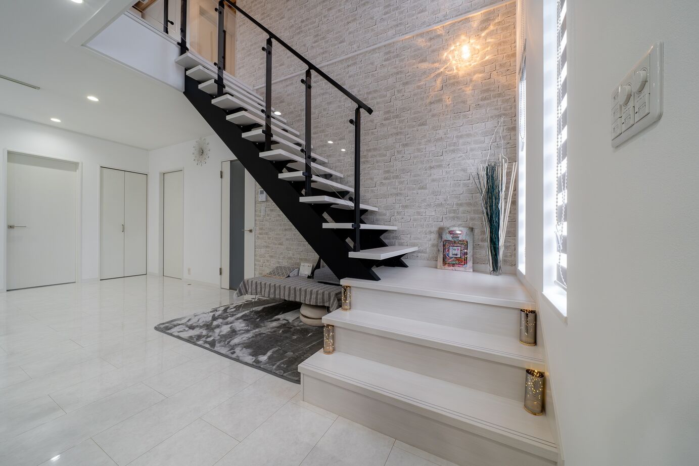 石井工務店 吹き抜けのあるリビング階段が魅力のモデルハウスのような住まいの建築実例画像7