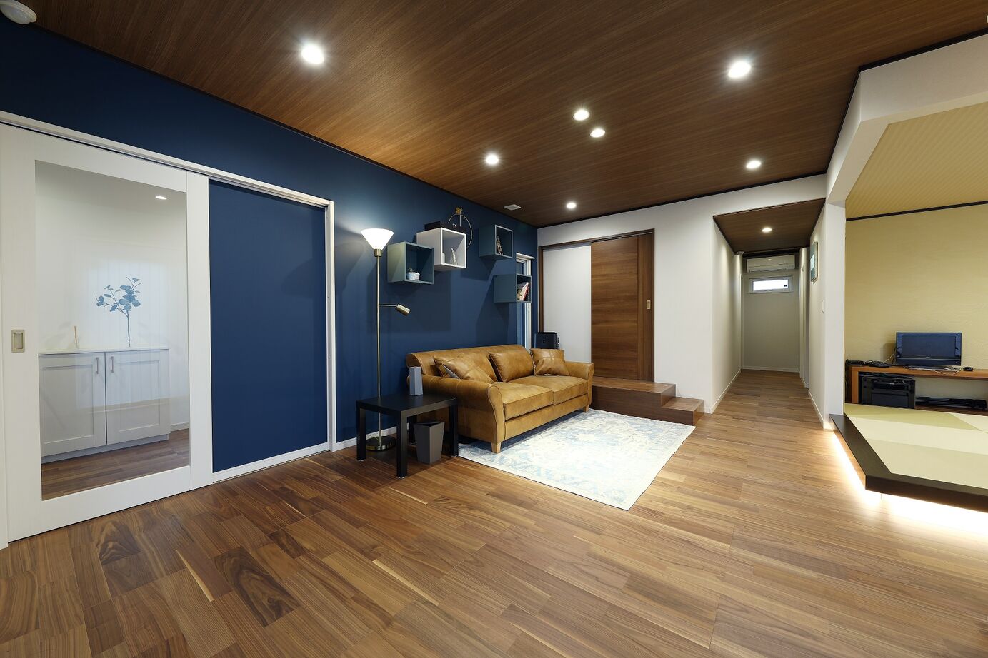 石井工務店 まるで露天風呂のような内風呂がある、コの字型の平屋の住まいの建築実例画像3