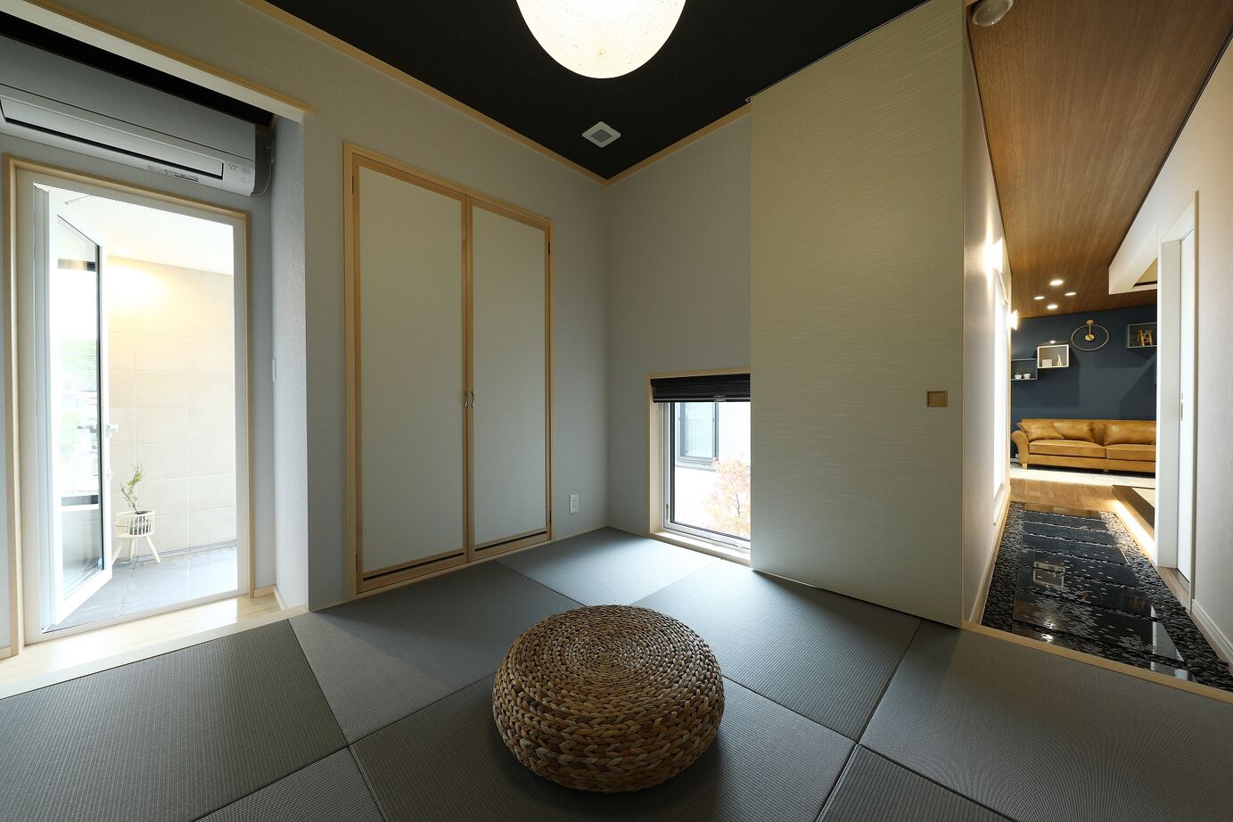 石井工務店 まるで露天風呂のような内風呂がある、コの字型の平屋の住まいの建築実例画像6