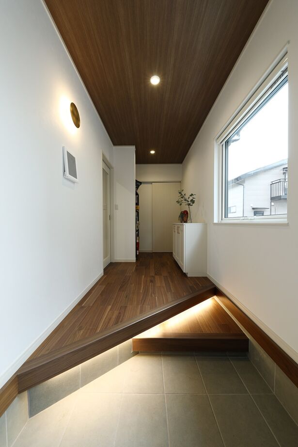 石井工務店 まるで露天風呂のような内風呂がある、コの字型の平屋の住まいの建築実例画像8