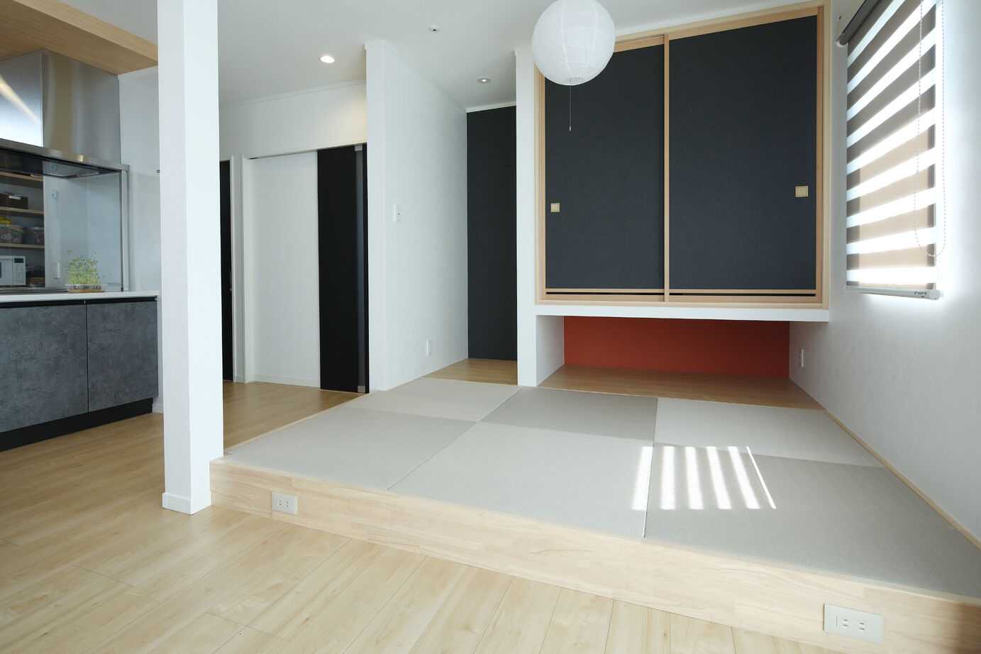 石井工務店 回遊動線で日々の家事も楽に！クロスや内装・住設備に至るまでトーンを統一した平屋の建築実例画像4