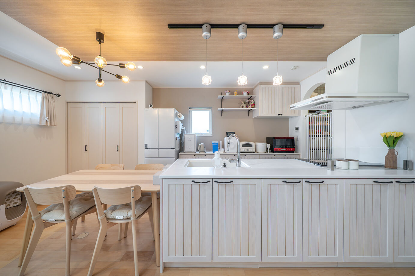 石井工務店 吹抜けと回遊導線で家族と猫が心地よく繋がる高性能な家の建築実例画像3