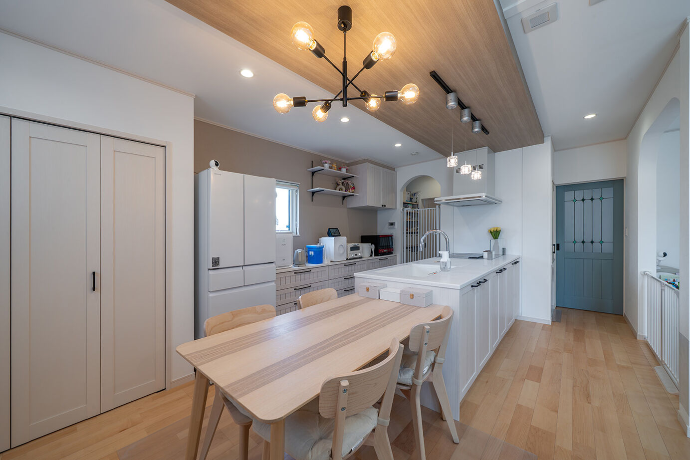 石井工務店 吹抜けと回遊導線で家族と猫が心地よく繋がる高性能な家の建築実例画像5