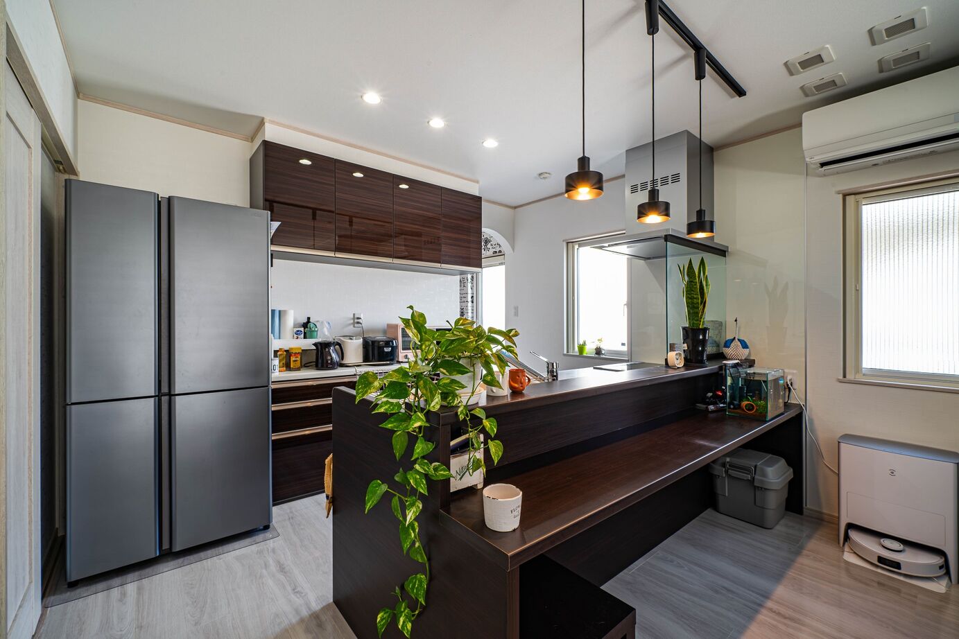 石井工務店 西海岸風のセカンドリビングとシアタールームのある住まいの建築実例画像3