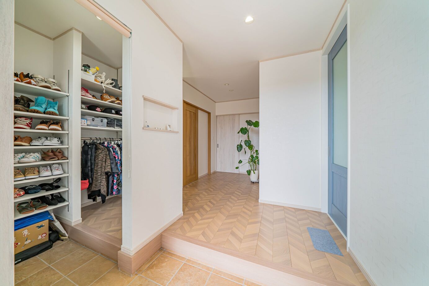 石井工務店 西海岸風のセカンドリビングとシアタールームのある住まいの建築実例画像6