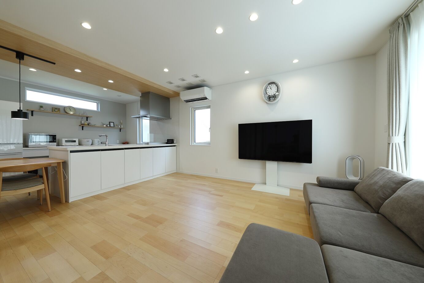 石井工務店 水回りの回遊動線で日々の家事を楽に！収納充実でママに嬉しい住まいの建築実例画像4