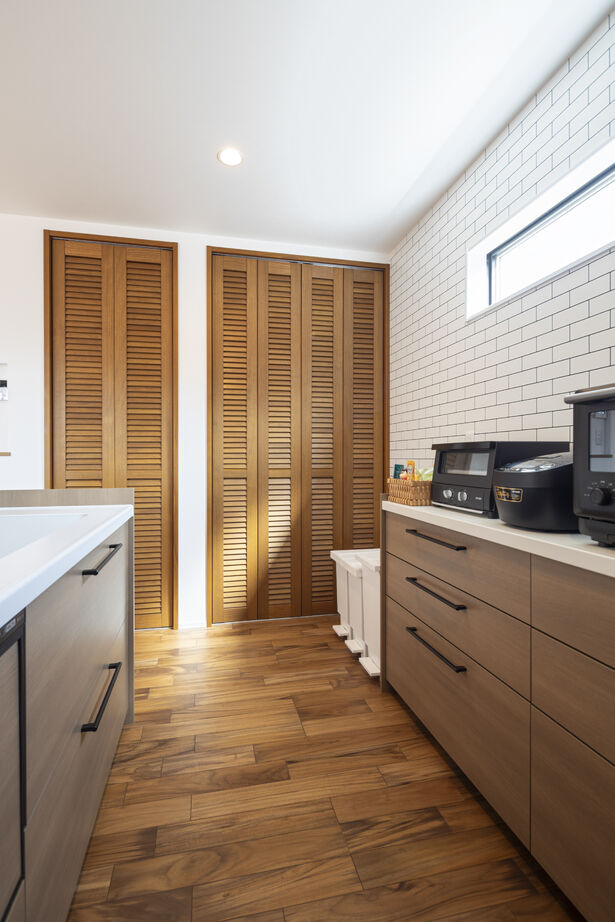 【イチケン】土地付き注文住宅のDigLife 【2000万円台/間取り図あり/多彩なアクセントウォール/3LDK】「他に見ない」オリーブの外壁は木目と相性◎の建築実例画像5