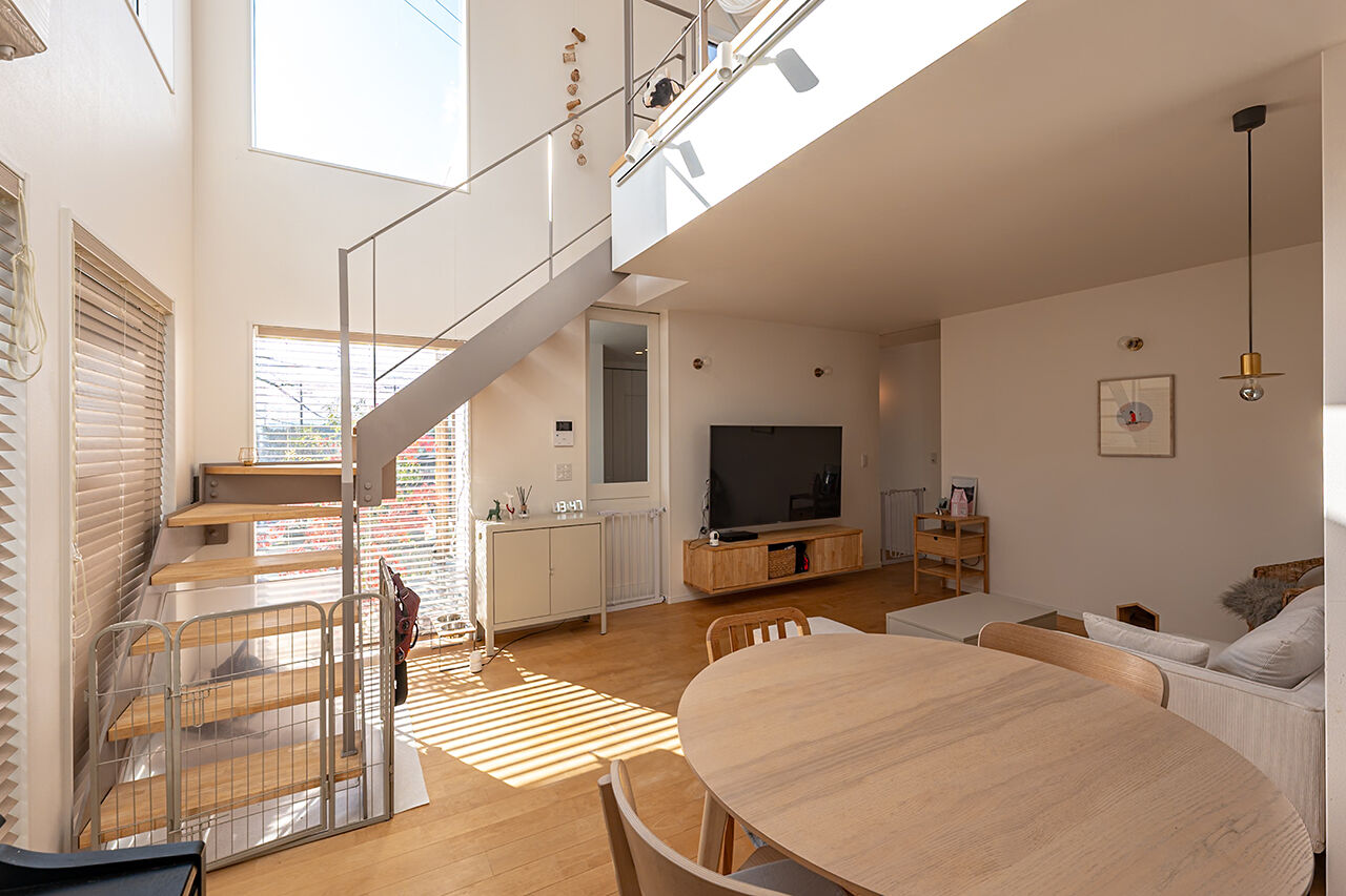 楓工務店 【奈良県奈良市/2000万円台/約35坪/耐震等級3】吹き抜けからの日差しと家族の笑顔が集まるあたたかいお家の建築実例画像3