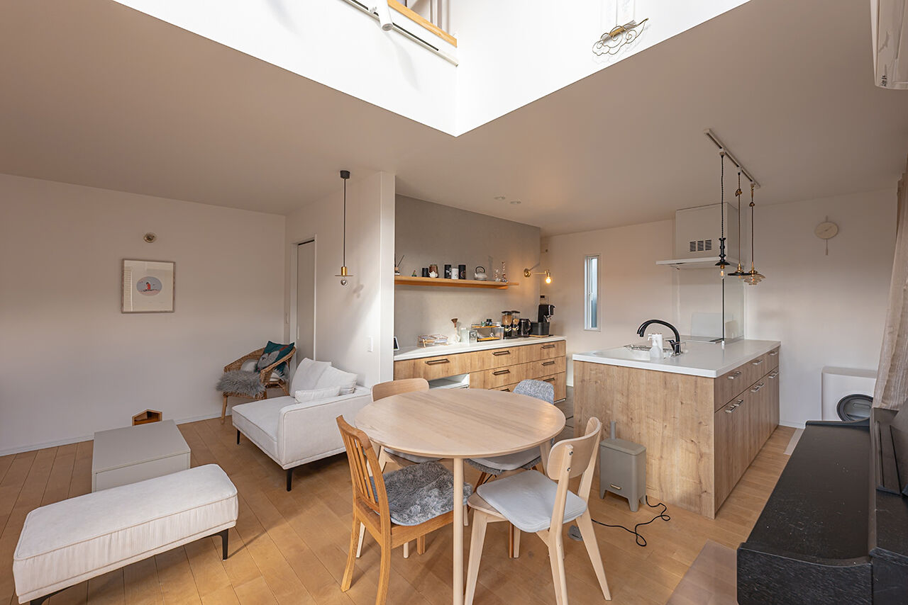 楓工務店 【奈良県奈良市/2000万円台/約35坪/耐震等級3】吹き抜けからの日差しと家族の笑顔が集まるあたたかいお家の建築実例画像5