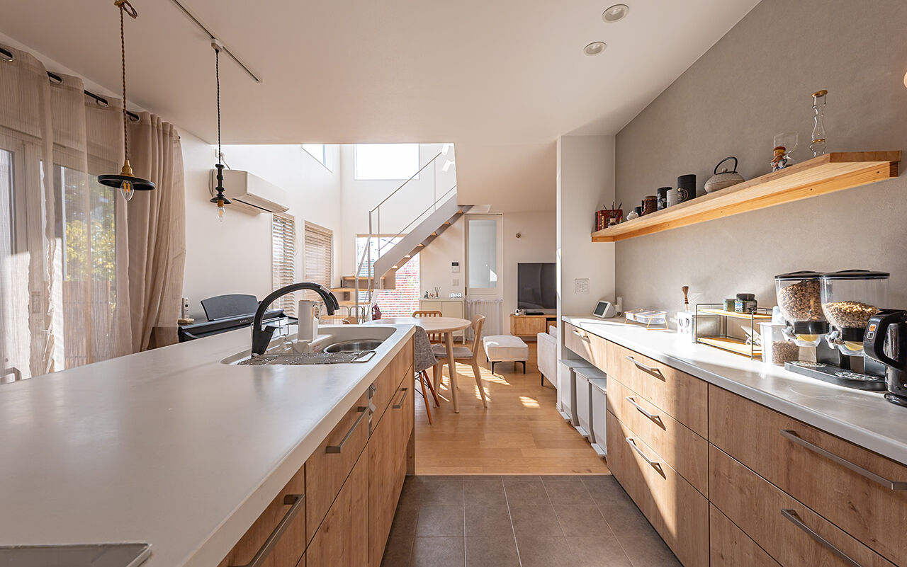 楓工務店 【奈良県奈良市/2000万円台/約35坪/耐震等級3】吹き抜けからの日差しと家族の笑顔が集まるあたたかいお家の建築実例画像6