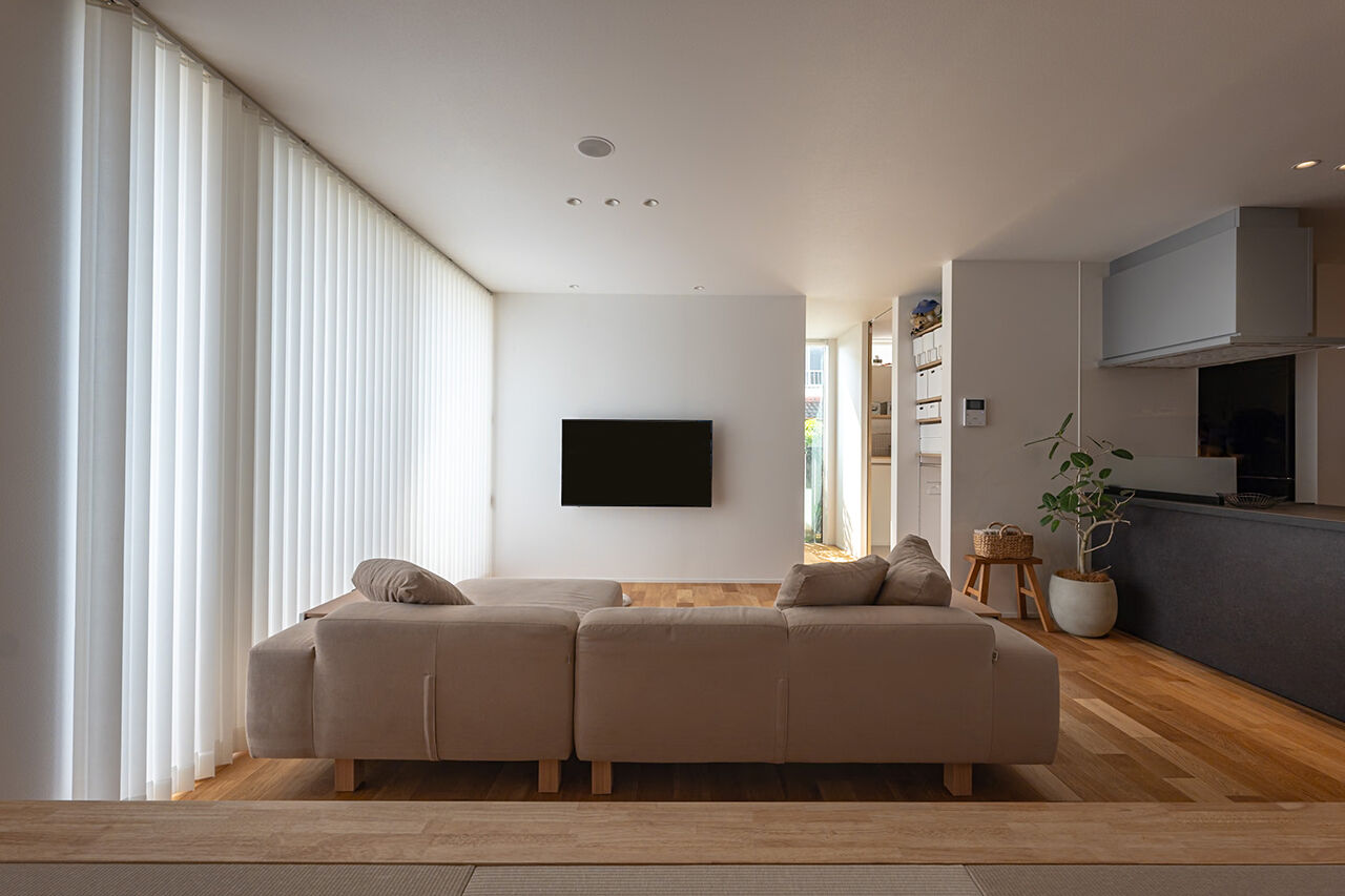 楓工務店 【奈良県橿原市/2000万円台/約35坪/耐震等級3】小上がりの畳のある広々LDKとアウトドアリビングのあるお家の建築実例画像3