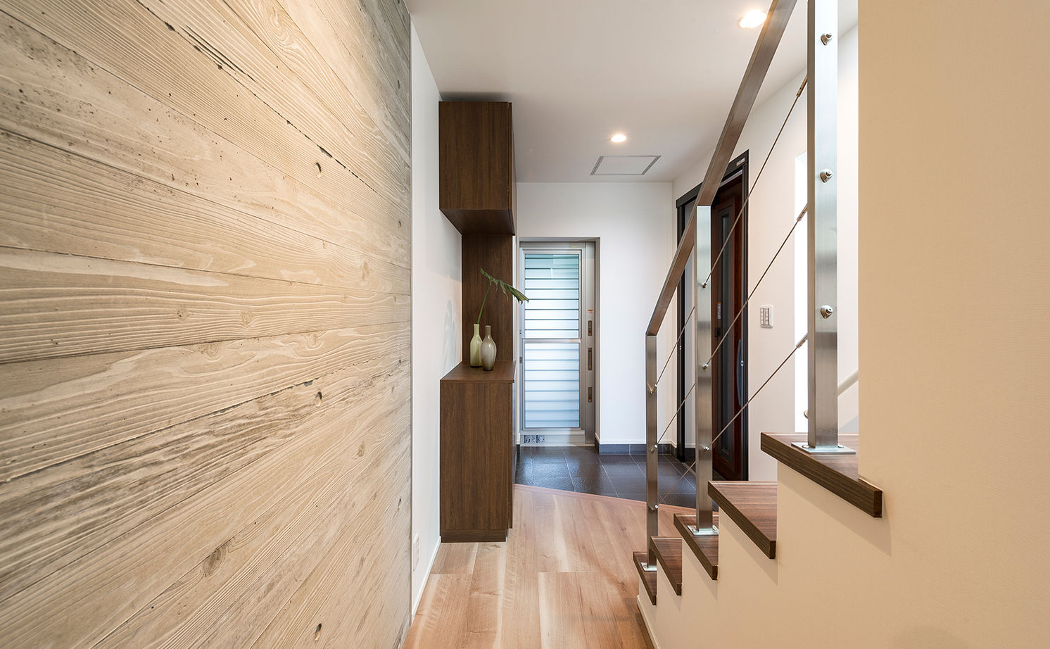 崎田工務店 【48坪/ビルトインガレージ】災害に強い家といえばコンクリート住宅、デザイン性と対応の良さで依頼！の建築実例画像2