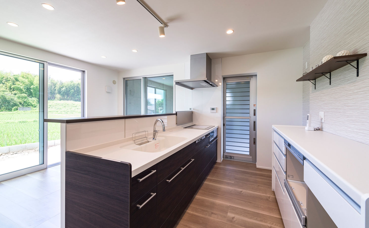 崎田工務店 【48坪/ビルトインガレージ】災害に強い家といえばコンクリート住宅、デザイン性と対応の良さで依頼！の建築実例画像4