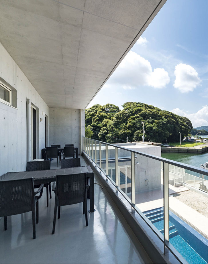 崎田工務店 【76坪/自宅プール/バーカウンター/リゾート】開放感に満ちた海沿いの家。潮風に強い鉄筋コンクリート住宅の建築実例画像8