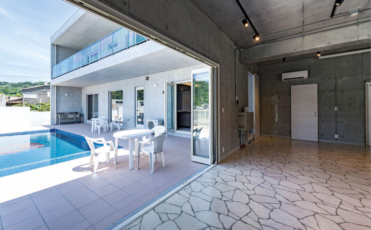 崎田工務店 【76坪/自宅プール/バーカウンター/リゾート】開放感に満ちた海沿いの家。潮風に強い鉄筋コンクリート住宅の建築実例画像9