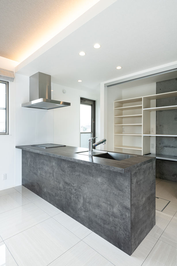 崎田工務店 【67坪/打ちっ放しコンクリート/インナーガレージ】開放的なＬＤＫ！シンプルならではの美しさが光る家の建築実例画像9