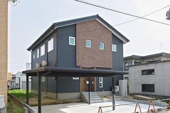 星野工務店 ほどよい重厚感が魅力の住まいで一年中快適な暮らしを実現。光熱費を抑える性能の高さも自慢の「ＦＰの家」の建築実例画像2