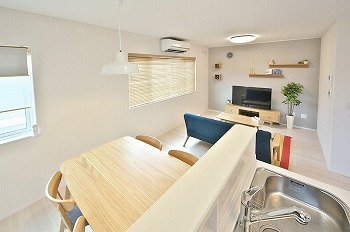 星野工務店 ほどよい重厚感が魅力の住まいで一年中快適な暮らしを実現。光熱費を抑える性能の高さも自慢の「ＦＰの家」の建築実例画像4