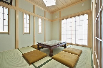 星野工務店 モダンな外観から想像できない、和のテイストあふれるこだわりの室内。伝統とテクノロジーが融合した家の建築実例画像5