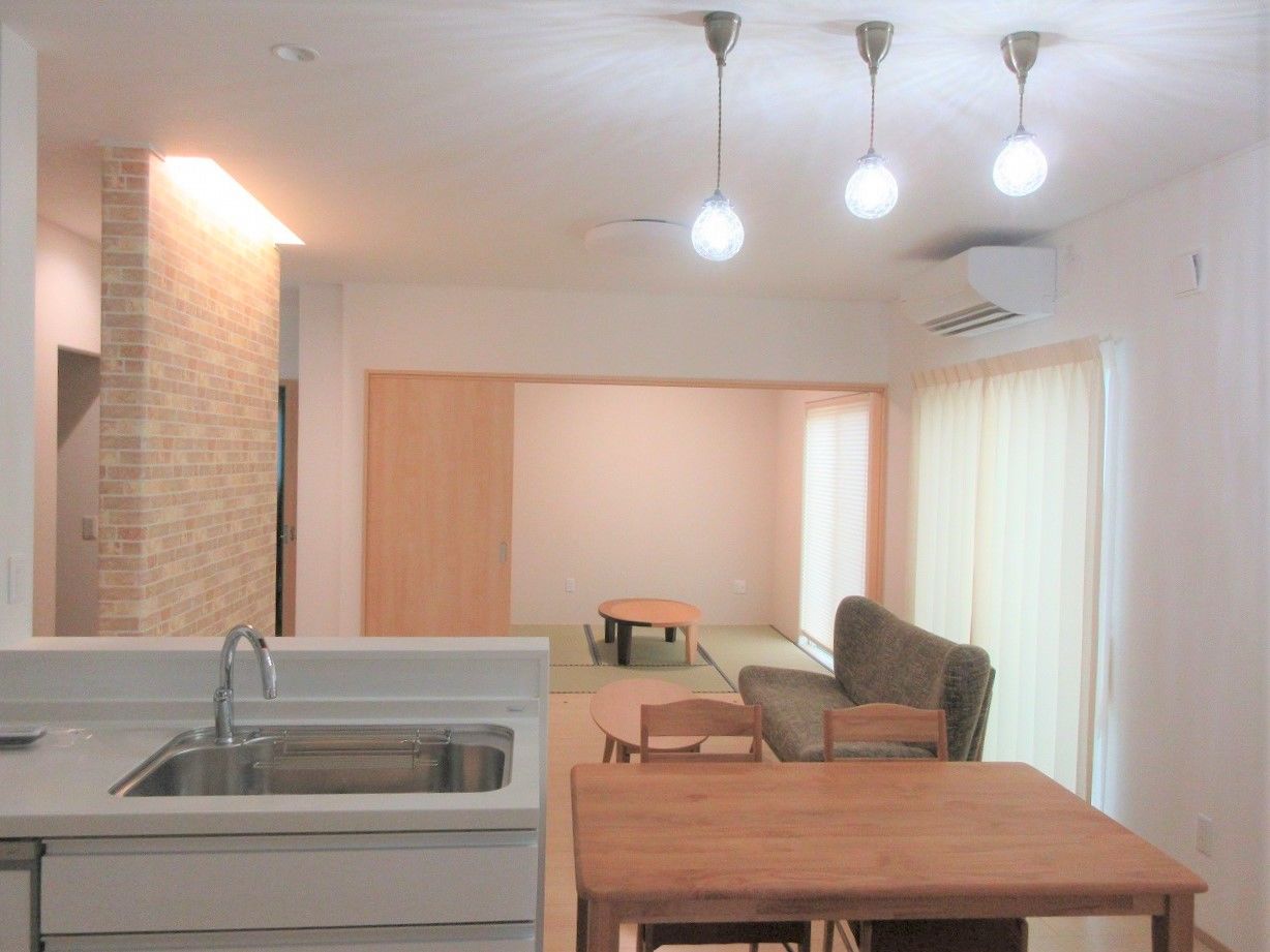 星野工務店 ナチュラルテイストの空間で、冬も夏も快適に。ビルトインガレージを備えた「FPの家」の建築実例画像2