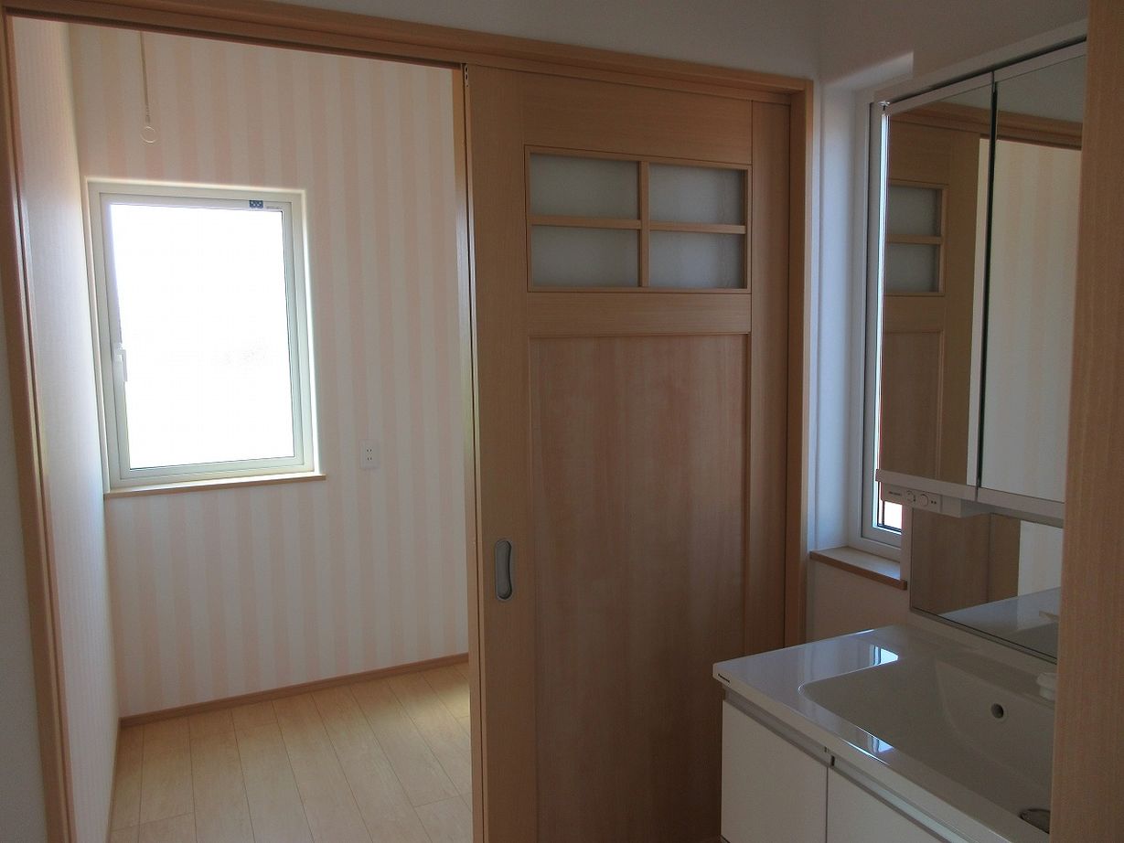 星野工務店 ナチュラルテイストの空間で、冬も夏も快適に。ビルトインガレージを備えた「FPの家」の建築実例画像5