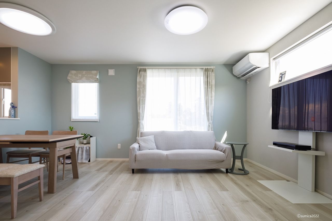 星野工務店 クロス使いがお洒落なナチュラルテイスト×機能的な生活動線でいつまでも快適。高断熱・高気密「FPの家」の建築実例画像2