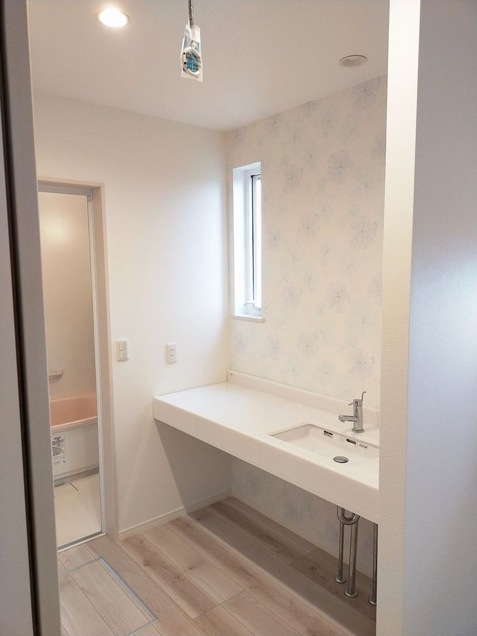 星野工務店 クロス使いがお洒落なナチュラルテイスト×機能的な生活動線でいつまでも快適。高断熱・高気密「FPの家」の建築実例画像3