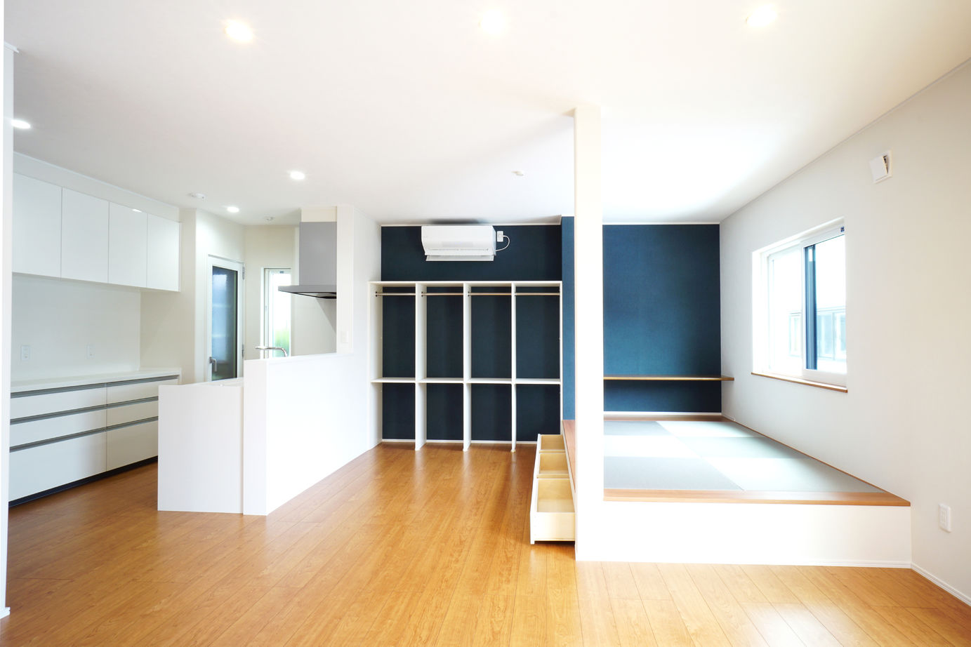 星野工務店 吹き抜けのリビングと収納見える化で部屋が広くなる家の建築実例画像2