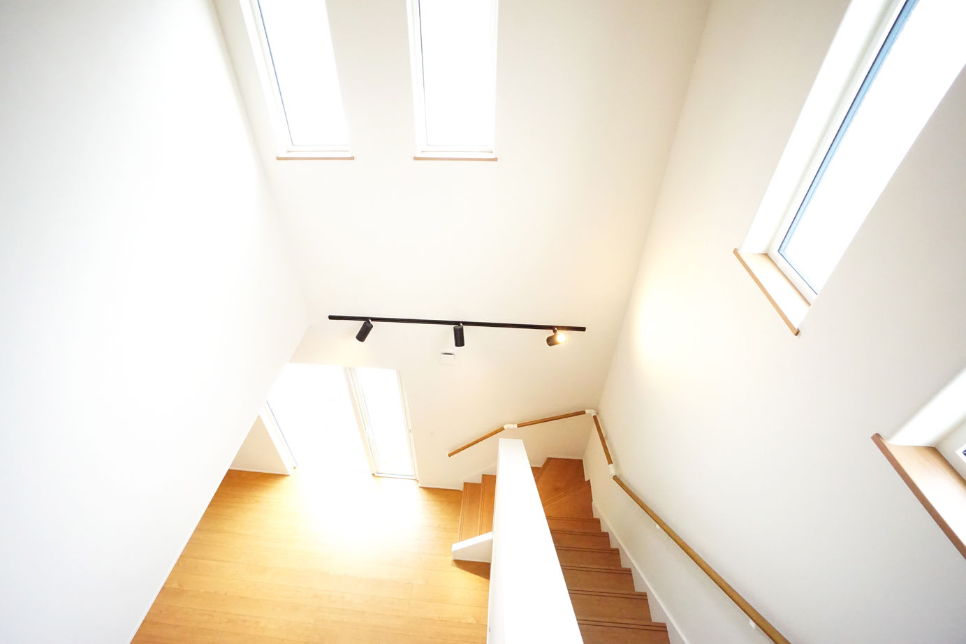 星野工務店 吹き抜けのリビングと収納見える化で部屋が広くなる家の建築実例画像5