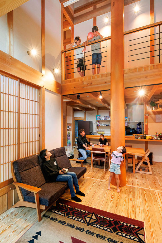 加藤建築 【三重県｜木組み×55坪×吹抜け｜間取り有】伝統構法で間取りは今ドキ。4人の子ども達が健やかに暮らす家の建築実例画像2