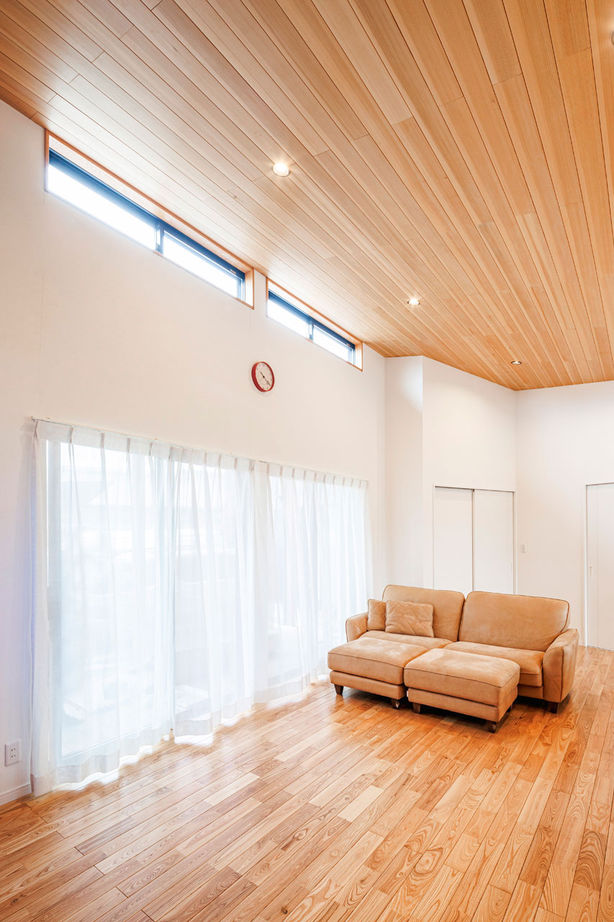 加藤建築 【三重県｜平屋×モダン×36坪｜間取り有】無垢の彩りと風通しの良さが抜群。愛犬と暮らす「くの字の平屋」の建築実例画像4