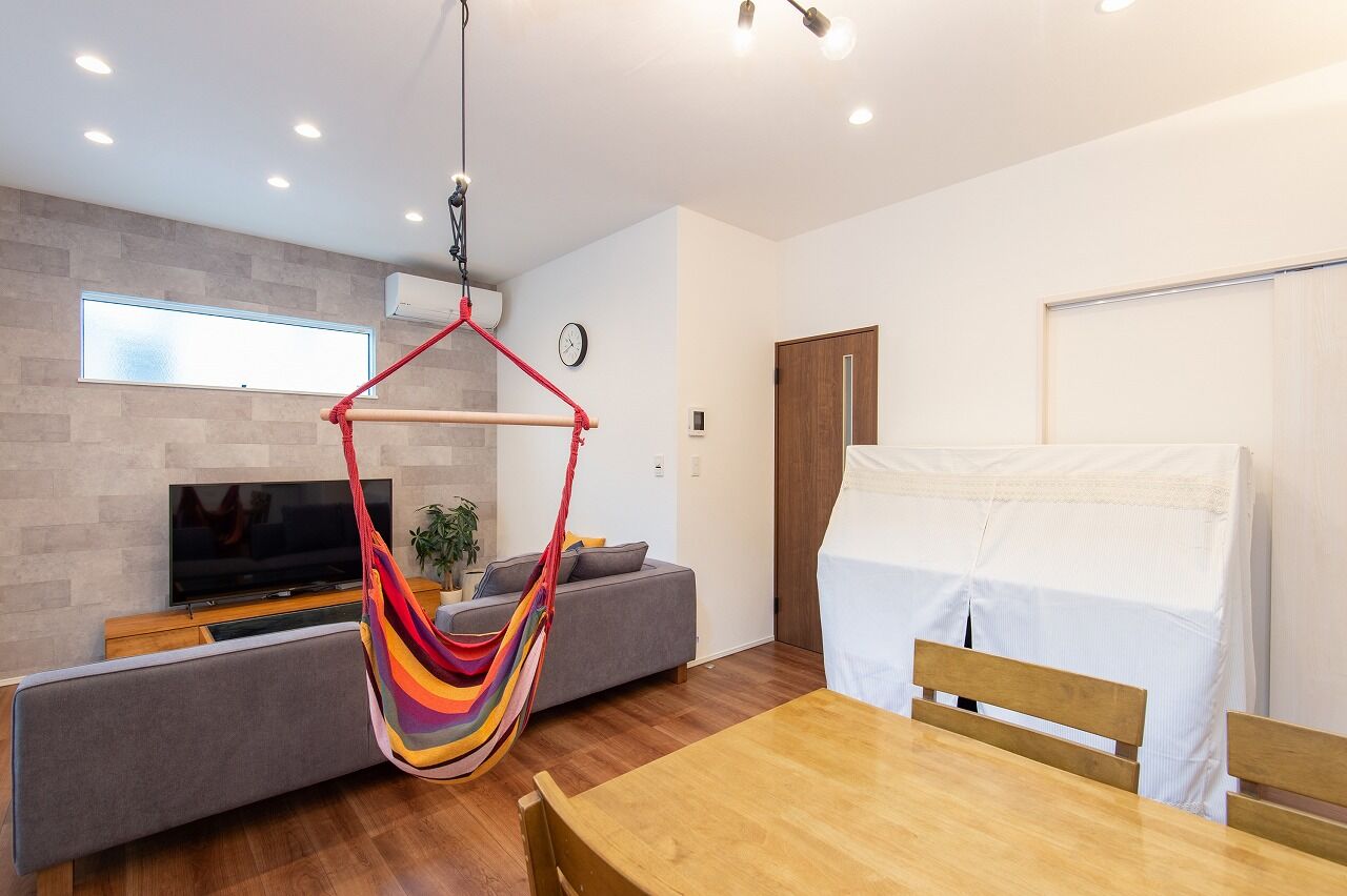 ＭＯＫ　ＨＯＵＳＥ　（ポラスグループ） 【1000万円台/ローコスト/3LDK】階段の吹抜けから温かい光が差し込む、家族の笑顔があふれる家の建築実例画像7