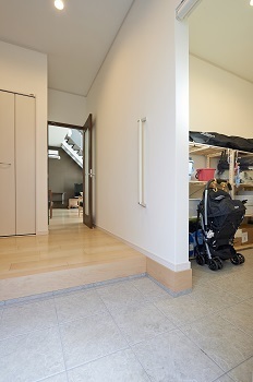 北辰工務店（ポラスグループ） 【1000万円台/30坪台/吹き抜け/収納充実】家事動線に配慮し、家族みんなでリビングに集まれる家の建築実例画像4