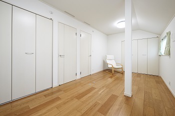 北辰工務店（ポラスグループ） 【1000万円台/30坪台/吹き抜け/収納充実】家事動線に配慮し、家族みんなでリビングに集まれる家の建築実例画像6