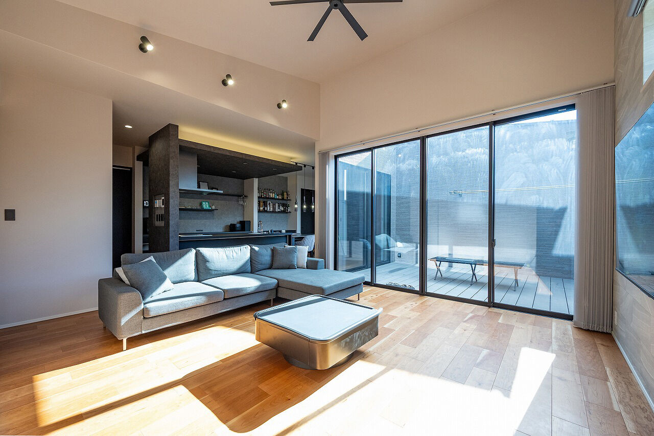 北辰工務店（ポラスグループ） 【2000万円台/30坪台/平屋/間取り図有】プライベートな中庭から光を取り込んだ、開放的なリビングのある家の建築実例画像2