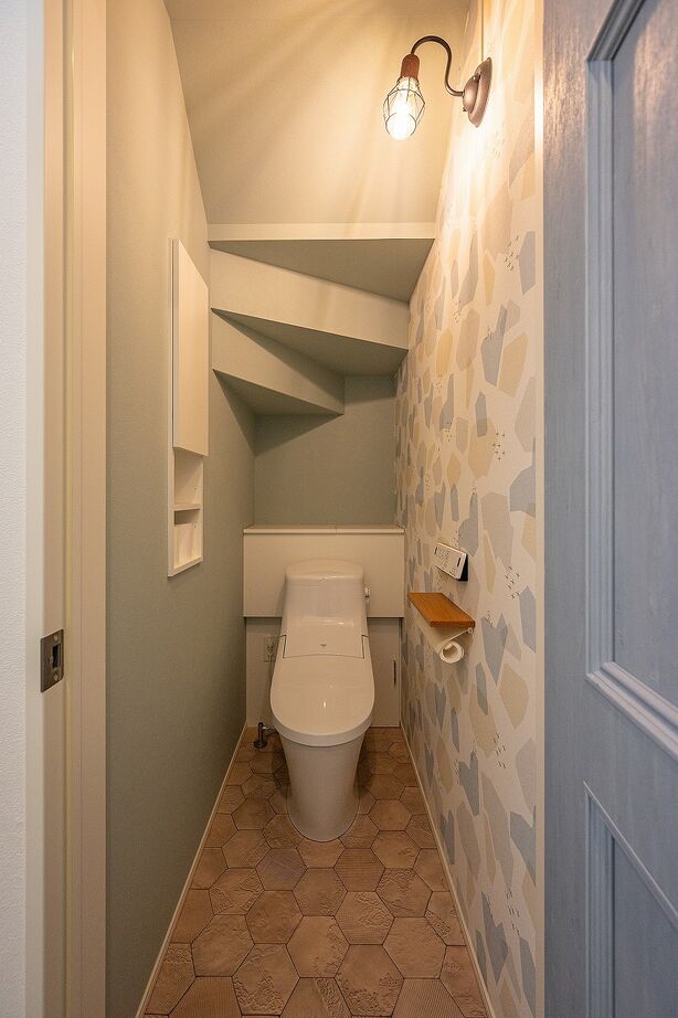 北辰工務店（ポラスグループ） 【30坪台/3LDK】絵本の世界から飛び出してきたような鮮やかな水色が目を引く、フレンチシャビー調の家の建築実例画像10