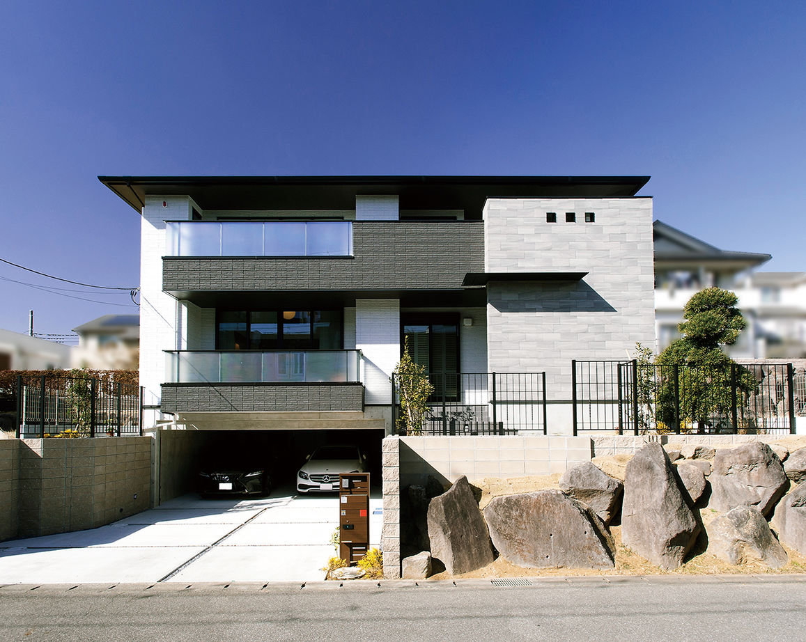 山万（京成本線、京成千葉線、JR総武線沿線を中心とした地域） 【67坪｜ビルトインガレージ2台分｜4LDK】吹き抜けやアイランドキッチン…土地紹介からすべてを叶えた邸宅の建築実例画像