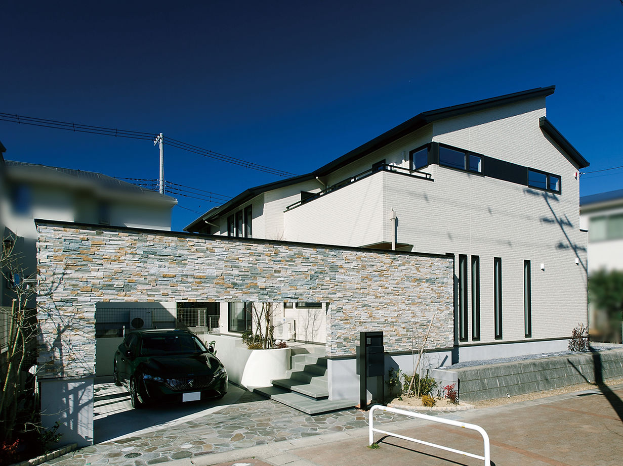 山万（京成本線、京成千葉線、JR総武線沿線を中心とした地域） 【3000万円台｜42坪｜吹き抜け｜3LDK】家族でゆったり、開放感に包まれたLDK。家事のしやすさも注目の建築実例画像2