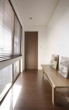 ミサワホーム 室内に陽の光を導く中庭が家族の絆を深める二世帯住宅の建築実例画像4