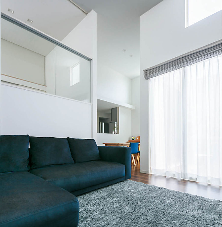 ミサワホーム ４ｍの吹き抜けや中庭を活かして奥に長い敷地に、光あふれる住まいの建築実例画像2