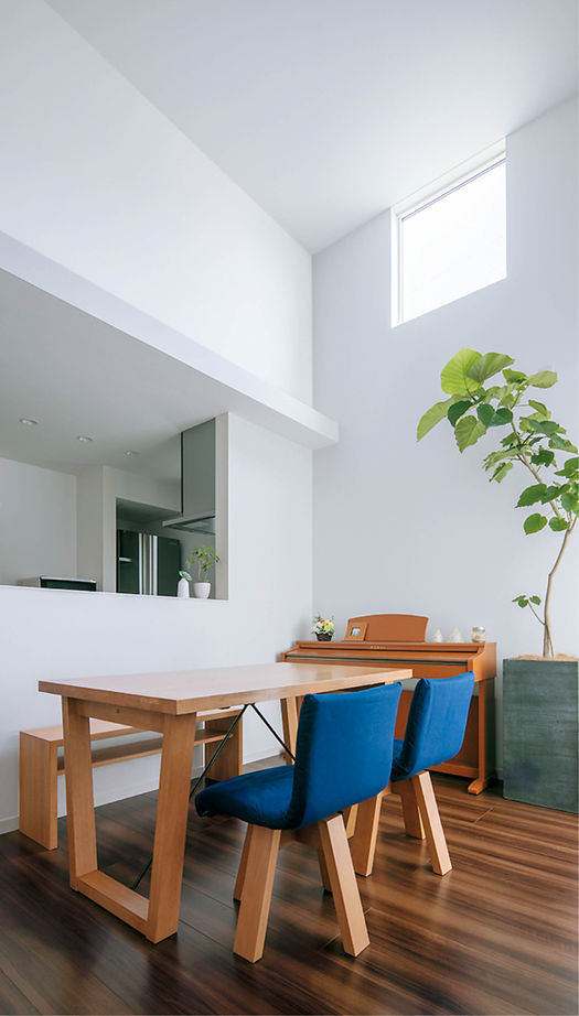 ミサワホーム ４ｍの吹き抜けや中庭を活かして奥に長い敷地に、光あふれる住まいの建築実例画像4