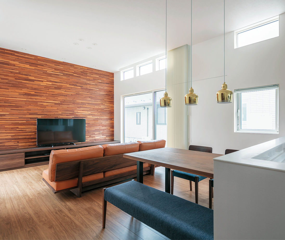 ミサワホーム 空へ抜ける中庭を囲む大開口サッシ　南北から光あふれる高天井のＬＤＫの建築実例画像2