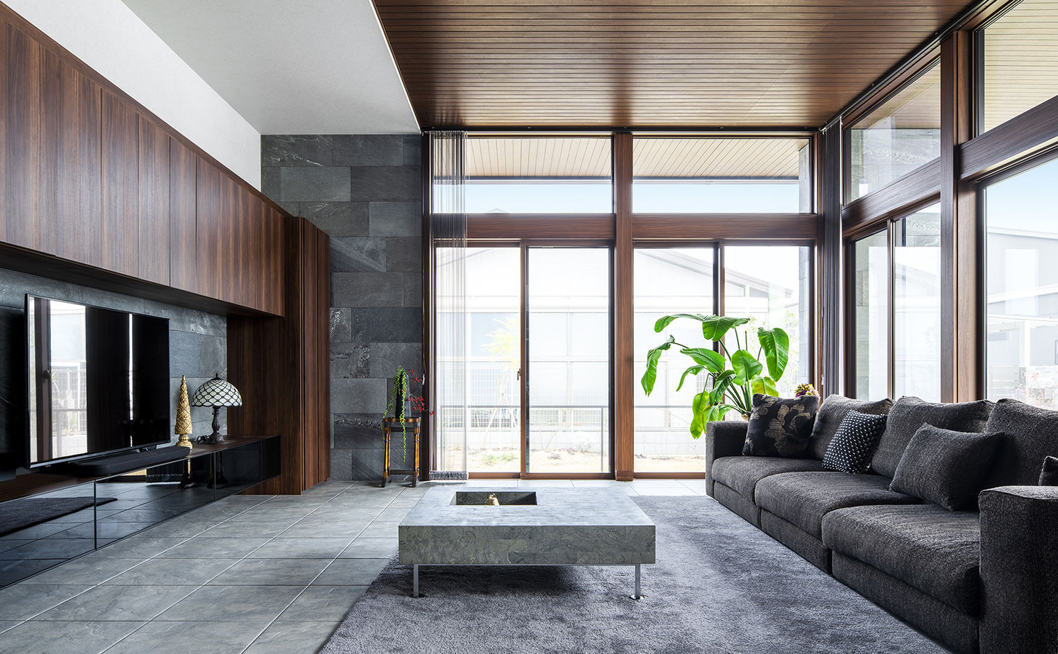 ミサワホーム 【大開口/高天井/平屋】庭とつながる開放的なリビングで、自然を感じて暮らす邸宅の建築実例画像2