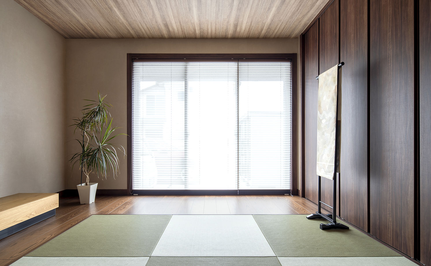 ミサワホーム 【大開口/高天井/平屋】庭とつながる開放的なリビングで、自然を感じて暮らす邸宅の建築実例画像5