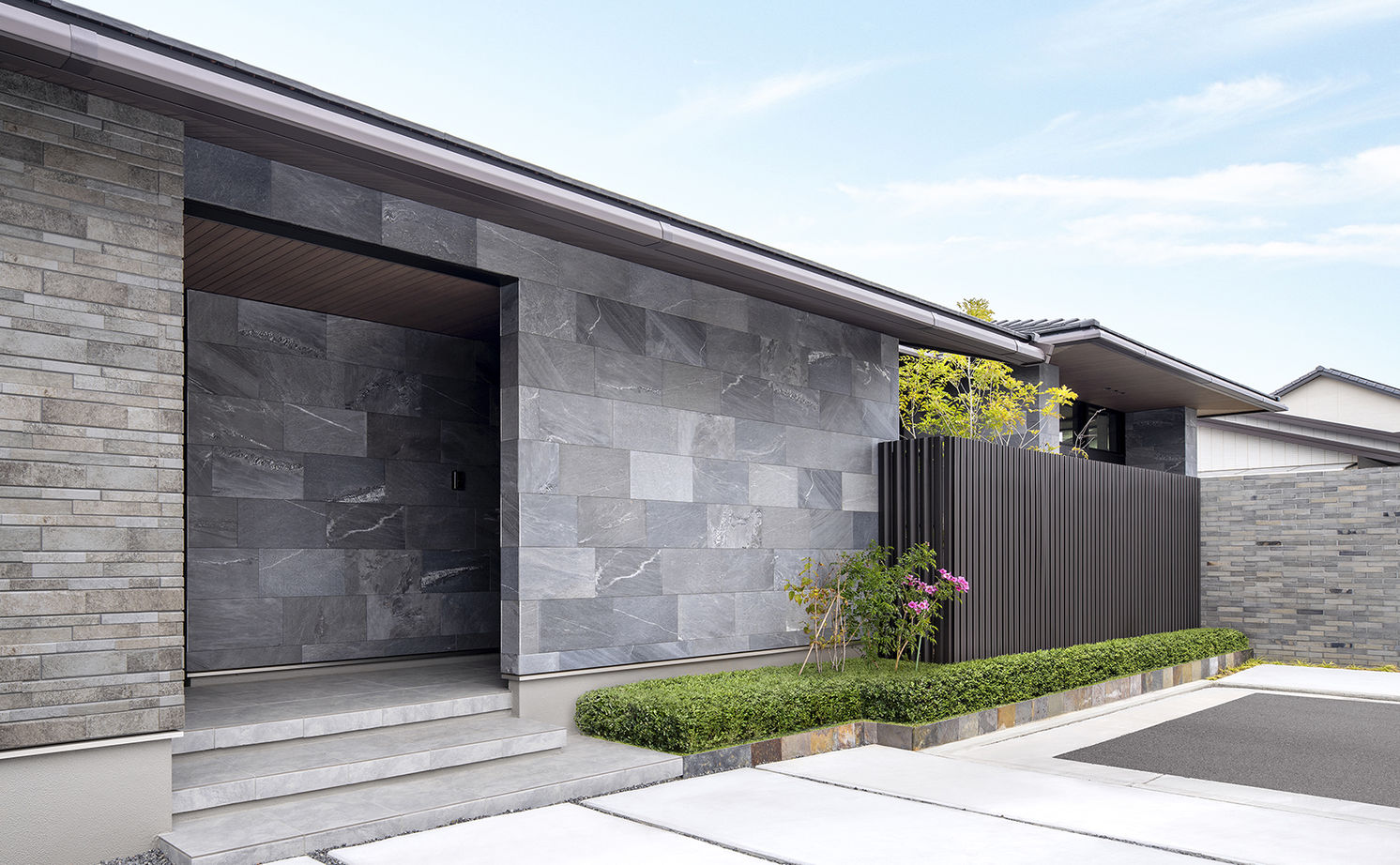 ミサワホーム 【大開口/高天井/平屋】庭とつながる開放的なリビングで、自然を感じて暮らす邸宅の建築実例画像11