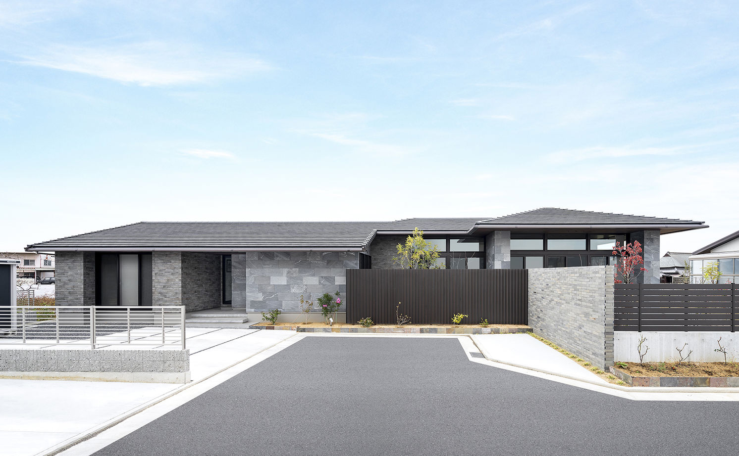 ミサワホーム 【大開口/高天井/平屋】庭とつながる開放的なリビングで、自然を感じて暮らす邸宅の建築実例画像14