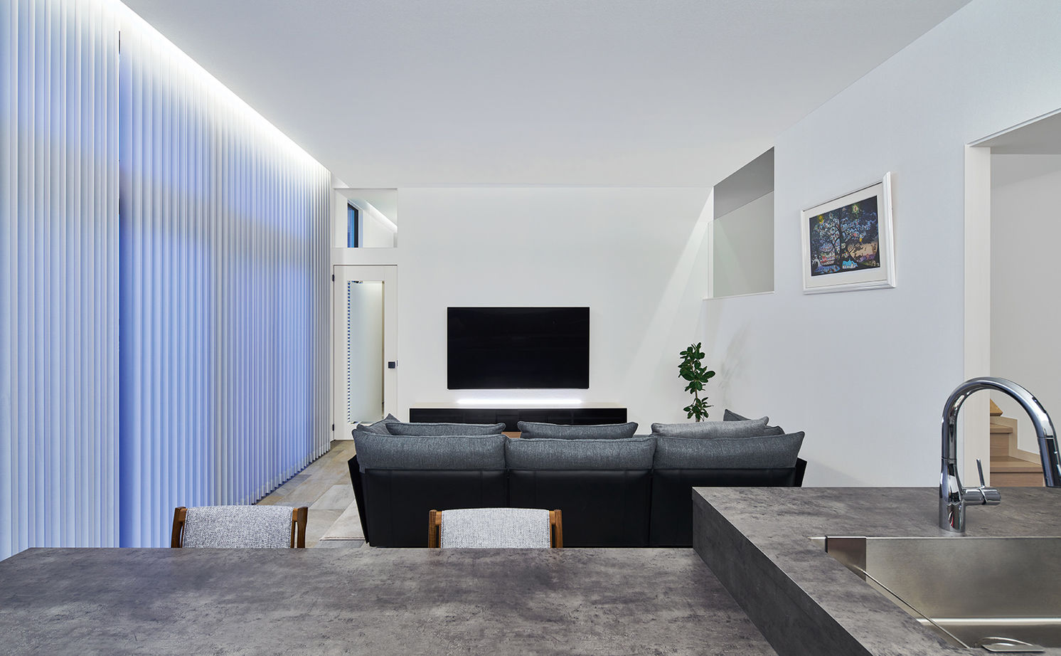 ミサワホーム 【蔵のある家/大収納/中庭】生活空間を美しく保つ収納計画と、細部まで整えられたシンプルデザインの建築実例画像2