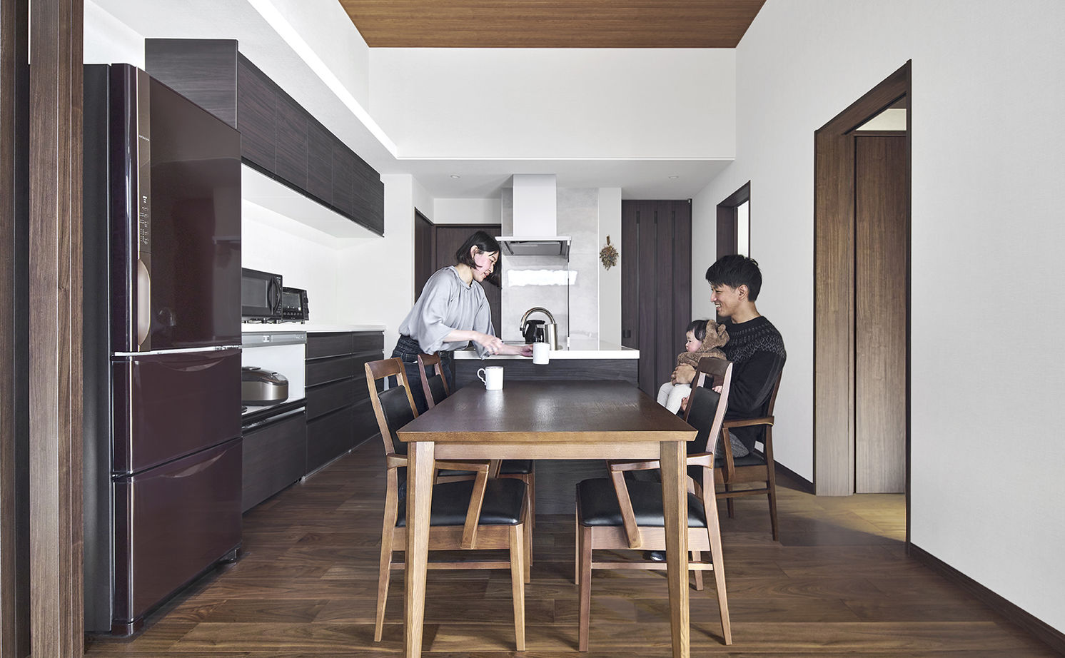 ミサワホーム 【大収納/30坪/高天井】子育て夫婦が選んだ平屋スタイル。自然を身近に楽しむ、庭とウッドデッキのある生活の建築実例画像3