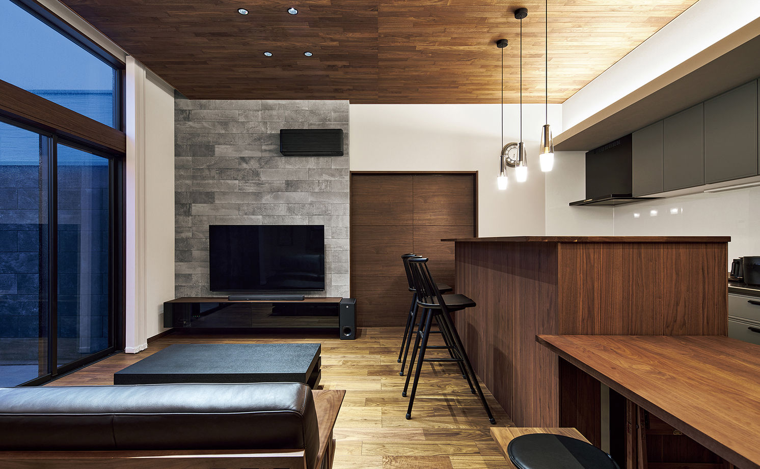 ミサワホーム 【高天井・ビルトインガレージ・趣味を楽しむ】至福の時間を愉しむ、ガレージのある住まいの建築実例画像10